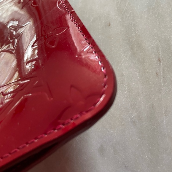 Louis Vuitton Vernis Key Pouch Pomme D’Amour - Picture 4 of 9